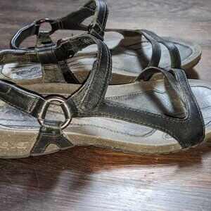 Teva strappy sandals size 38
